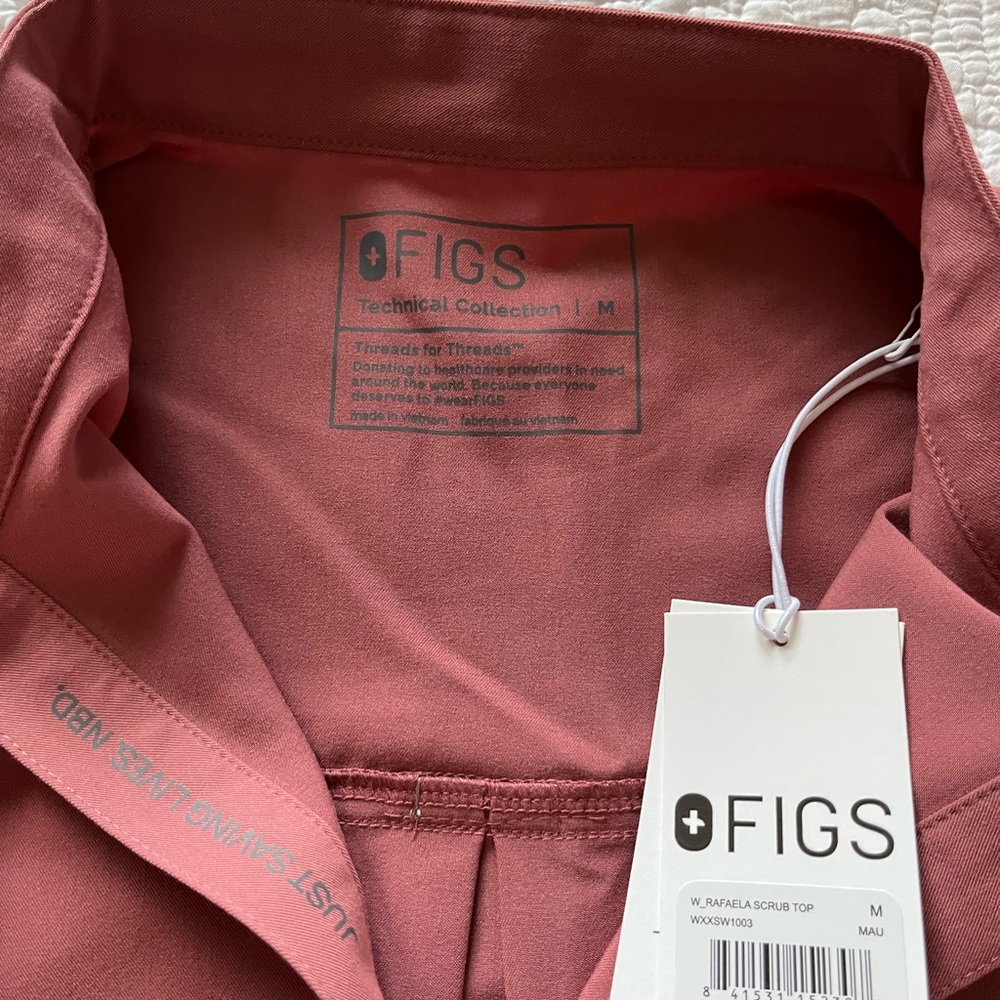 FIGS scrub set